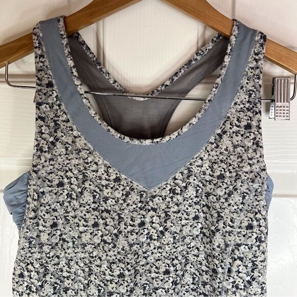 Lululemon Athletica Tone It Womens Tank‎ Top Grey Floral Size 6 Workout Mesh - Picture 3 of 6